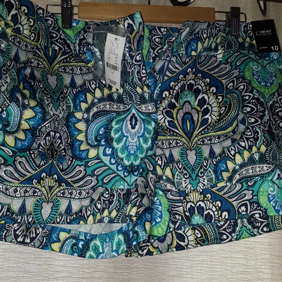 Beautiful shorts from NY&Co. Size 10 - Picture 2 of 3